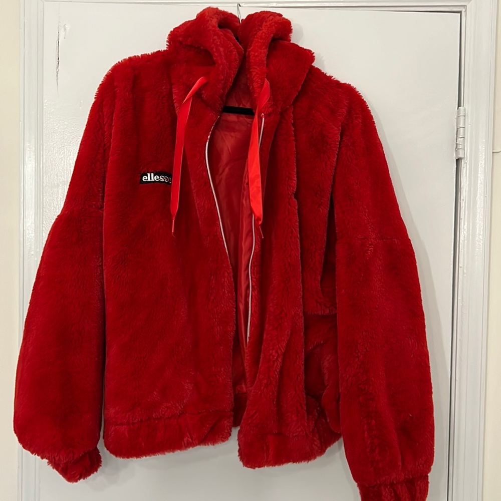 Women’s Ellesse Red Fur jacket with hood US 10